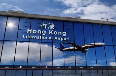 Forsiden af ankomsthallen på Hong Kong International Airport.