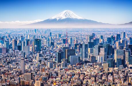 Tokyo skyline med Fuji-bjerget i baggrunden.