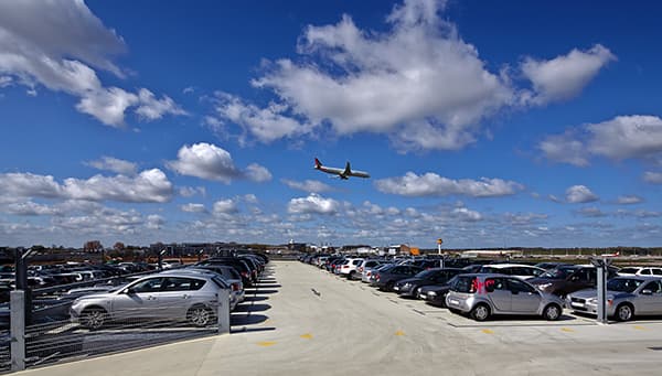 Easy Airport Parking parkeringshus ved lufthavnen i Hamburg