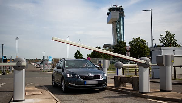 Parkeringsplads ved lufthavnen