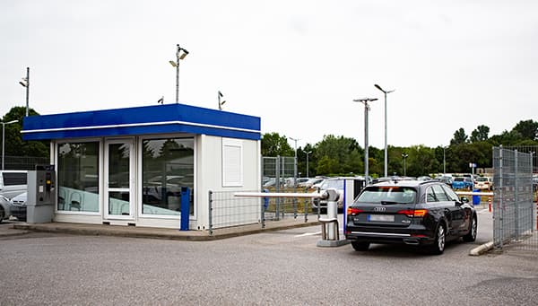 Parkeringspladsindkørsel hos Easy Airport Parking i Weeze